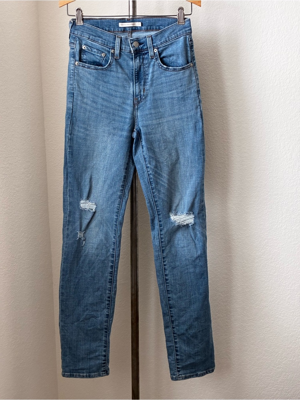 Levi's 724 Womens Light Wash High Rise Straight sz 27x32 Distressed
